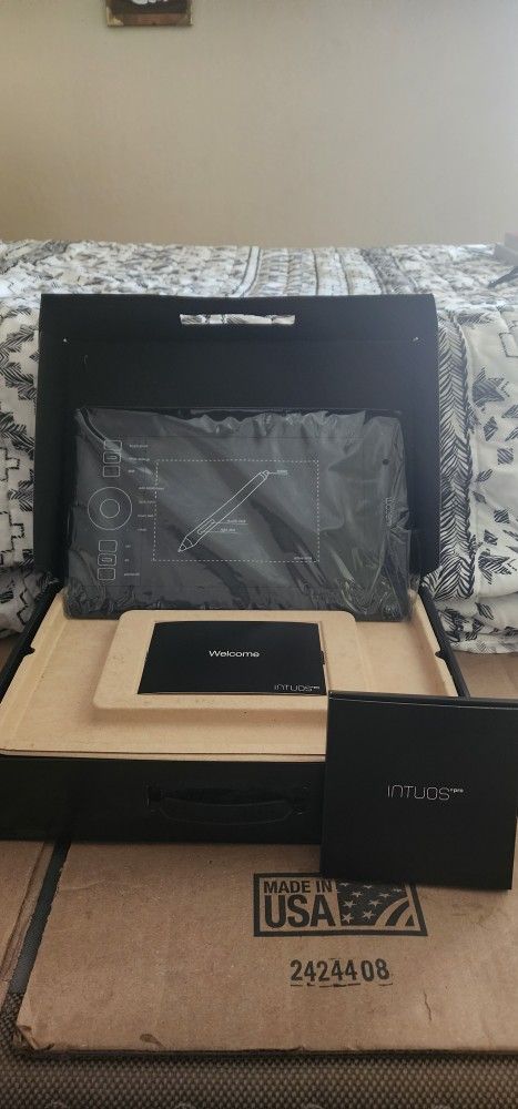 Wacom Intuos Pro Small Pth-451 Digital Graphic  Drawing Tablet