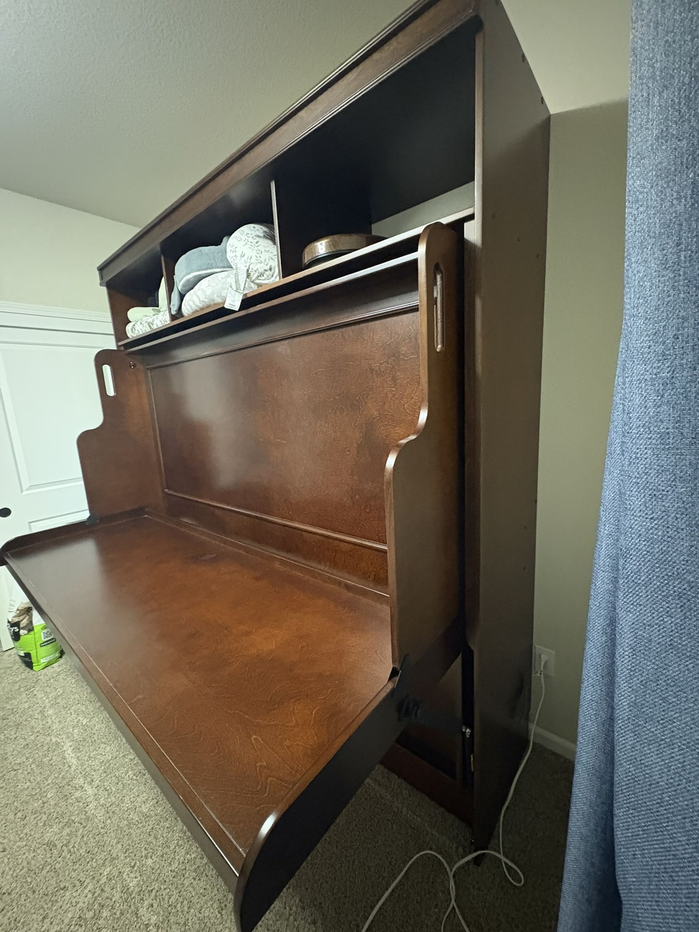 Free Murphy Bed/desk