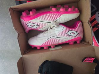 Lotto Girls Soccer Cleats and Shin Guards