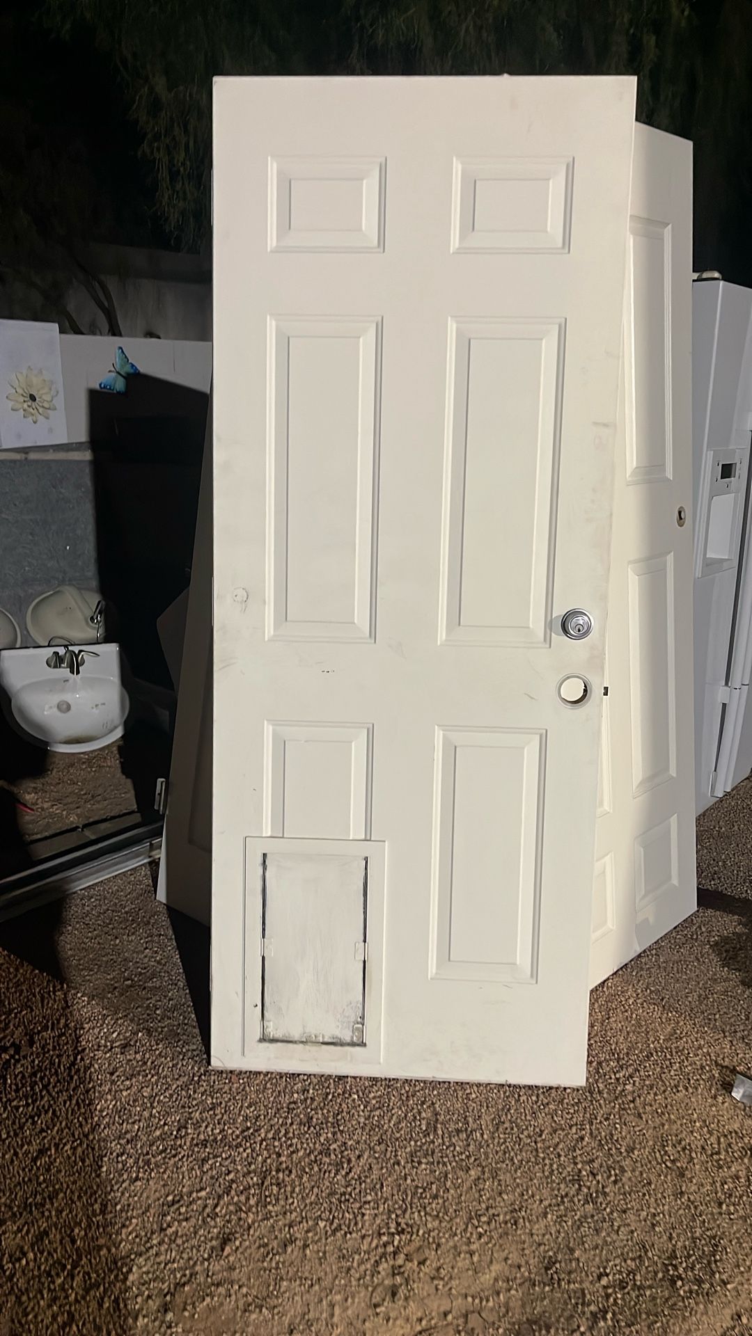 Una Puerta Purta Trasera De 32 Pulgadas Con Purta Para Perro