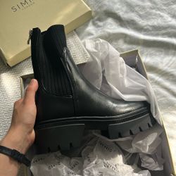 Black Chunk Boots