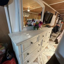 Mueble  Piesas Semi Nuevo  4 Piesas Espejo  Dos BurosY El Mueble Para Ropa