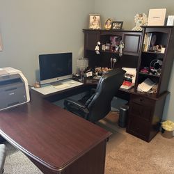 Large U Shaped Office Desk With Hutch