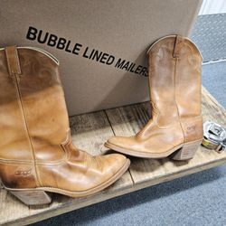 Dingo Cowboy boots size 7 mens../ size 9 womens