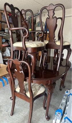 Free Dining table and Chair’s