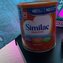 4  Cans Of Similac Sensitive 12.5 Oz 40$