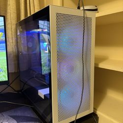 GAMING PC w/accessories shown on the pictures  