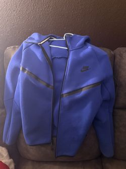 blue nike tech