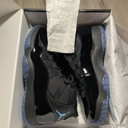 Jordan 11  size 10.5 320$
