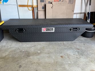 Mid size pickup tool box