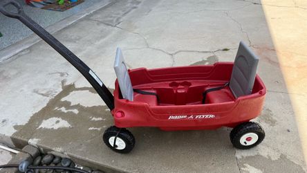Radio Flyer Deluxe Wagon with Inflatable Wheels
