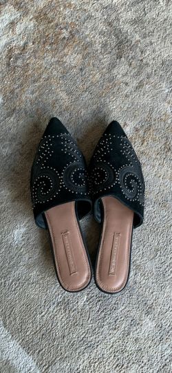 Woman’s shoes 8.5