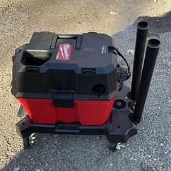 New Milwaukee 6 Gallon Vacuum 