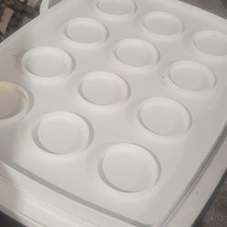 Cupcake And Cale Holder