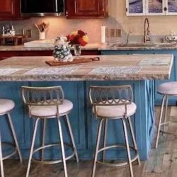 Bar Stools New in Original Packagings Set of 4 With Swivel Function.