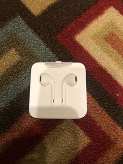 Apple Wired EarPods with Lightning Connector