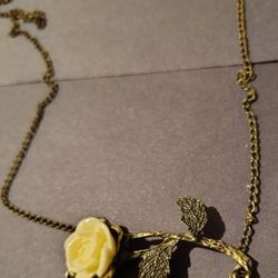Cream Rose Gold Toned Pendant Necklace 