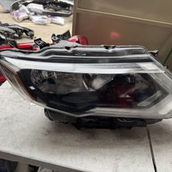 Nissan Rogue Right Headlight Oem