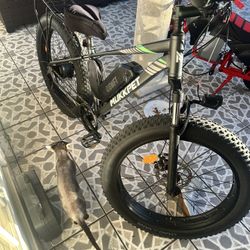 Fat Tire Ebike Ready To Ride 28mph 35 Mile Range 