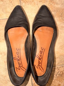 Preowned Zodiac Hill Pointed Toe Slip On Flats in Black Leather Size 9.5 Tears