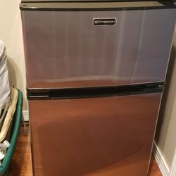 Mini Refrigerator W/ Freezer
