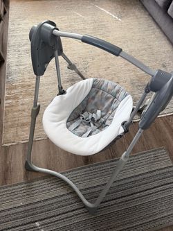 Graco Slim Spaces Compact Baby Swing – Clean & Works Great