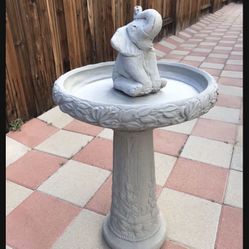 New Bird Bath Made Out Of Cement Perfect Gift 🎁 