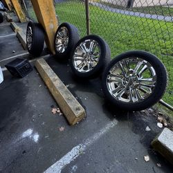 Mint Condition 22” Factory Chrome Rims