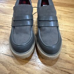 New- Muk Luks Women Platform Heel Size 7