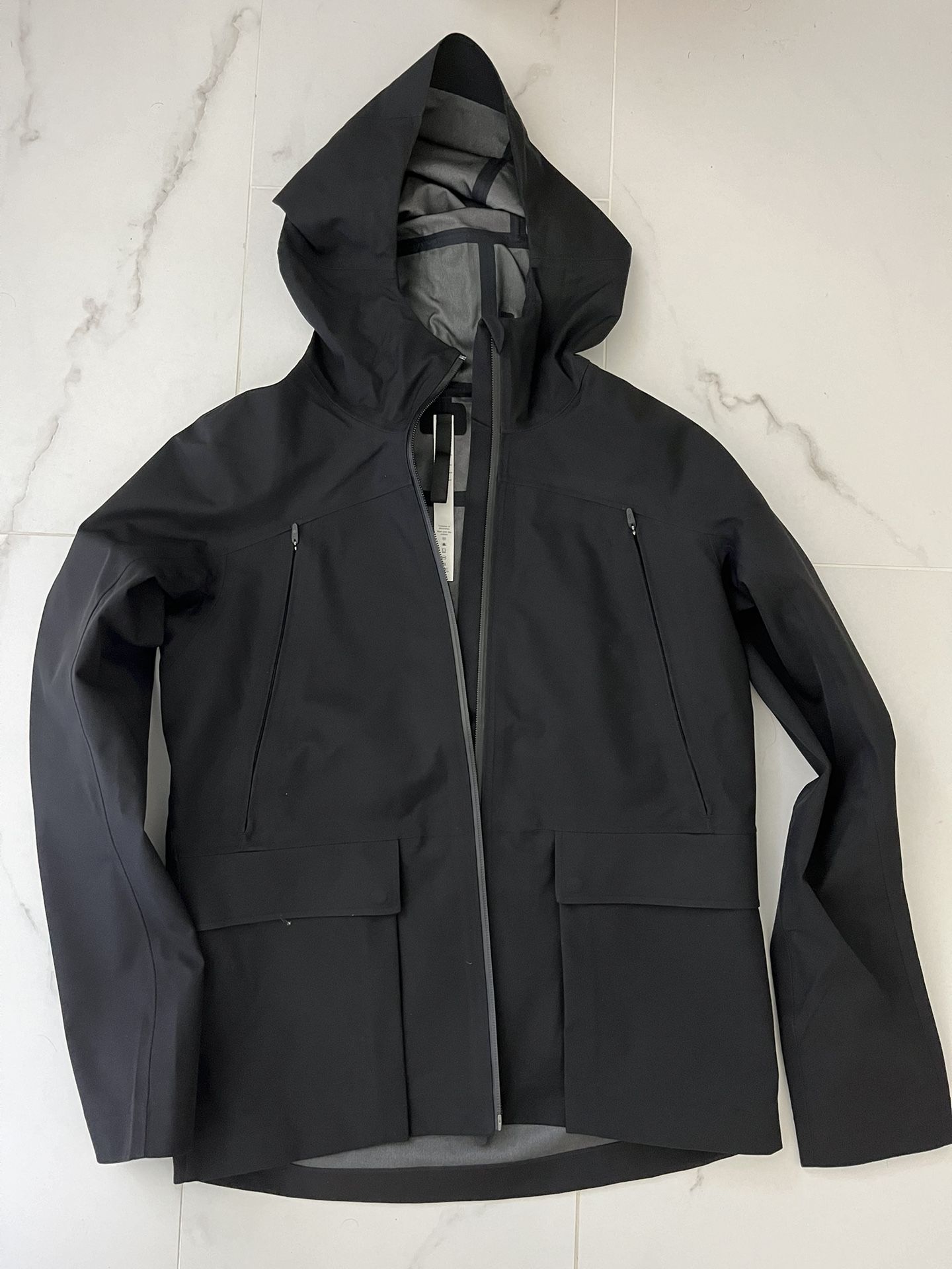 Lululemon Women’s Rain Jacket Size 2 Like New