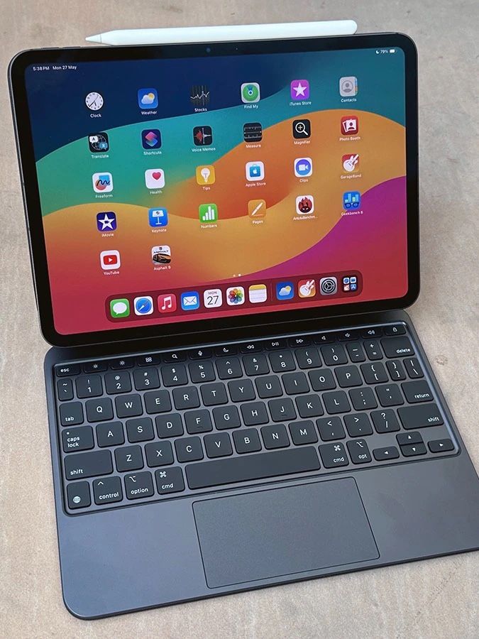 iPad Pro 13" (1TB, Nano-Texture, AppleCare+) + Magic Keyboard + Pencil