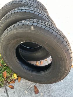 255/75/17 Bridgestone Dueler tires