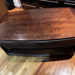 Small Table for Living Room or Tv… PENDING PICK UP