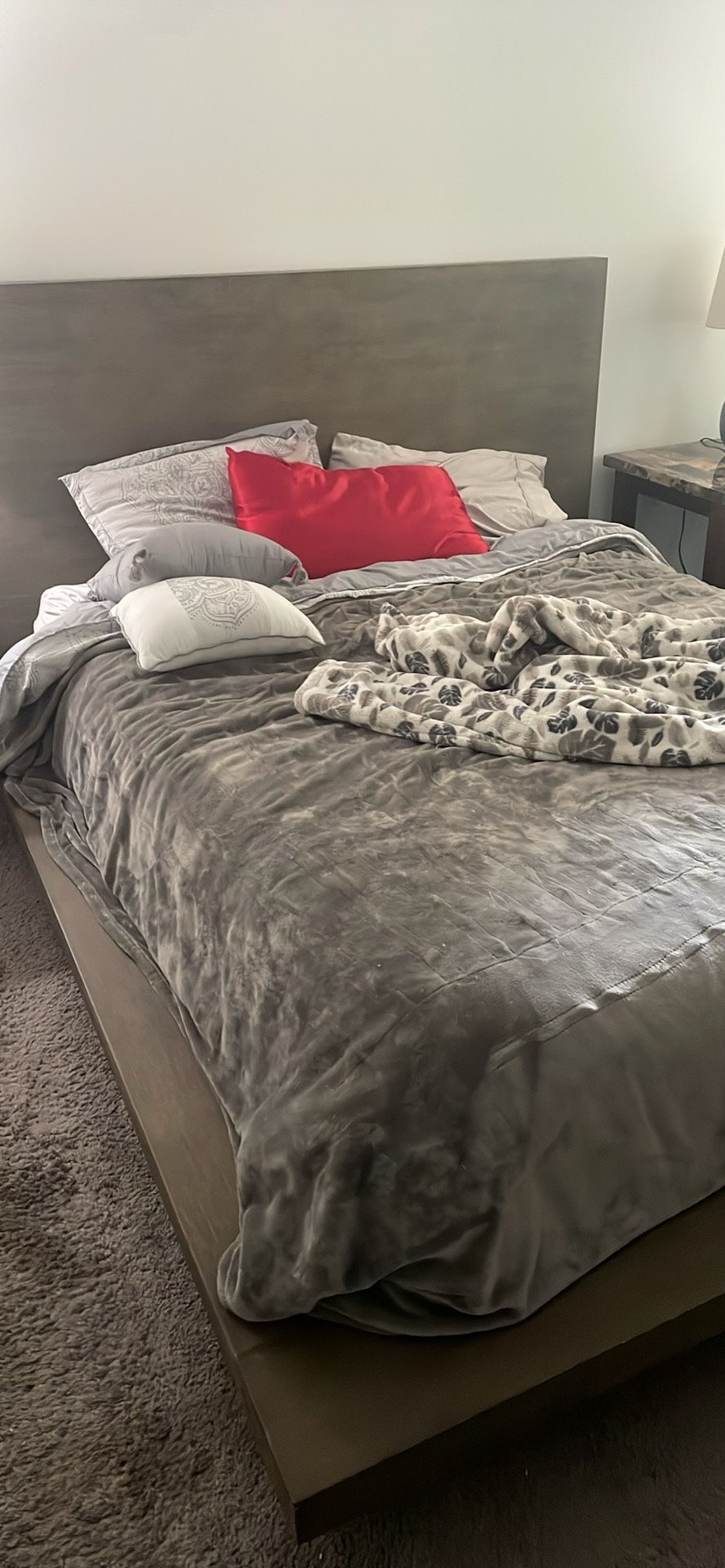 Queen Size Bed + Dresser