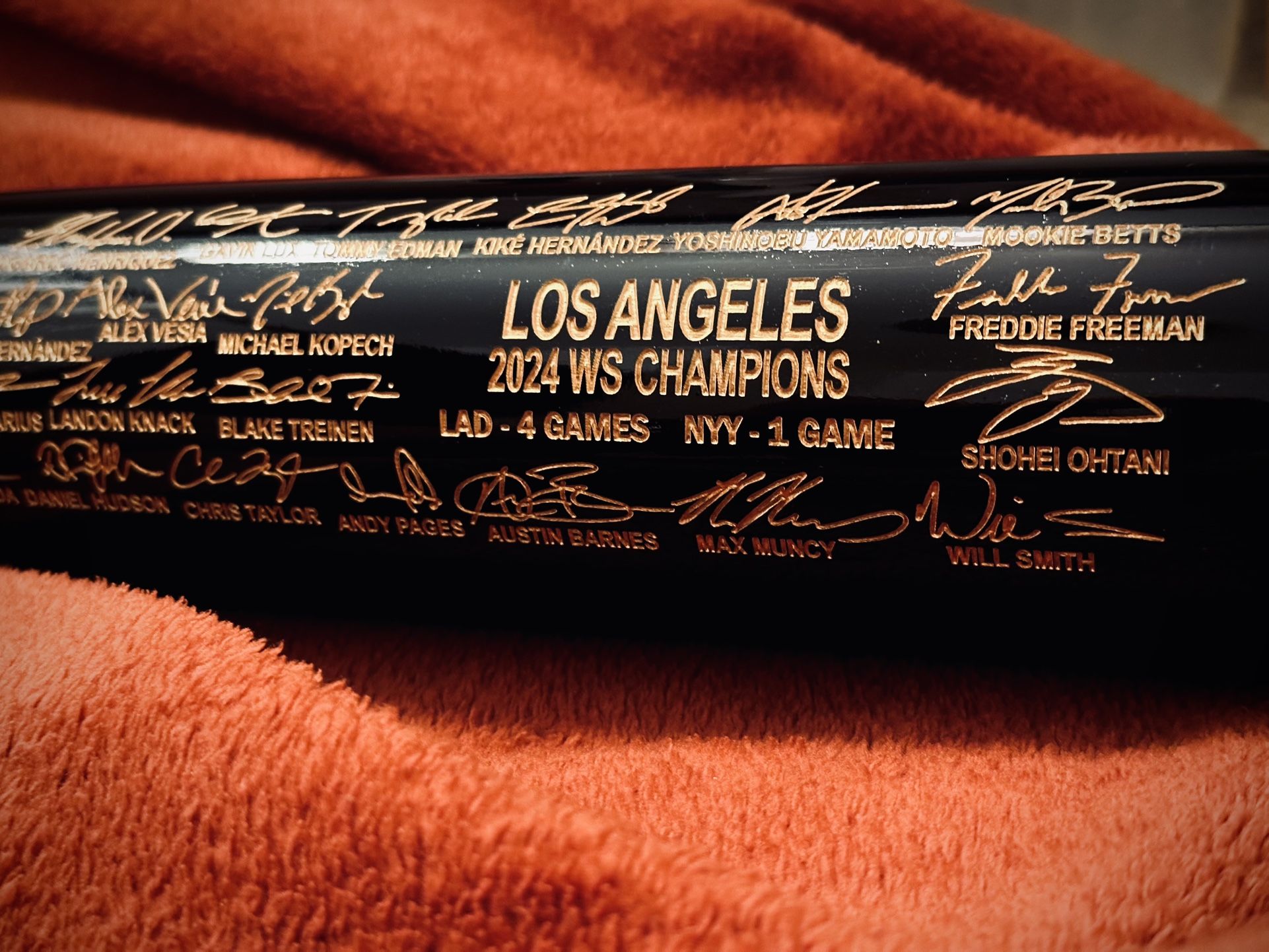 LA Dodgers 2024 WS Champions Team Signature Black Maple Bat (Brand New)