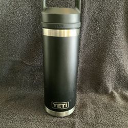 18 OZ  YETI RAMBLER WATER BOTTLE