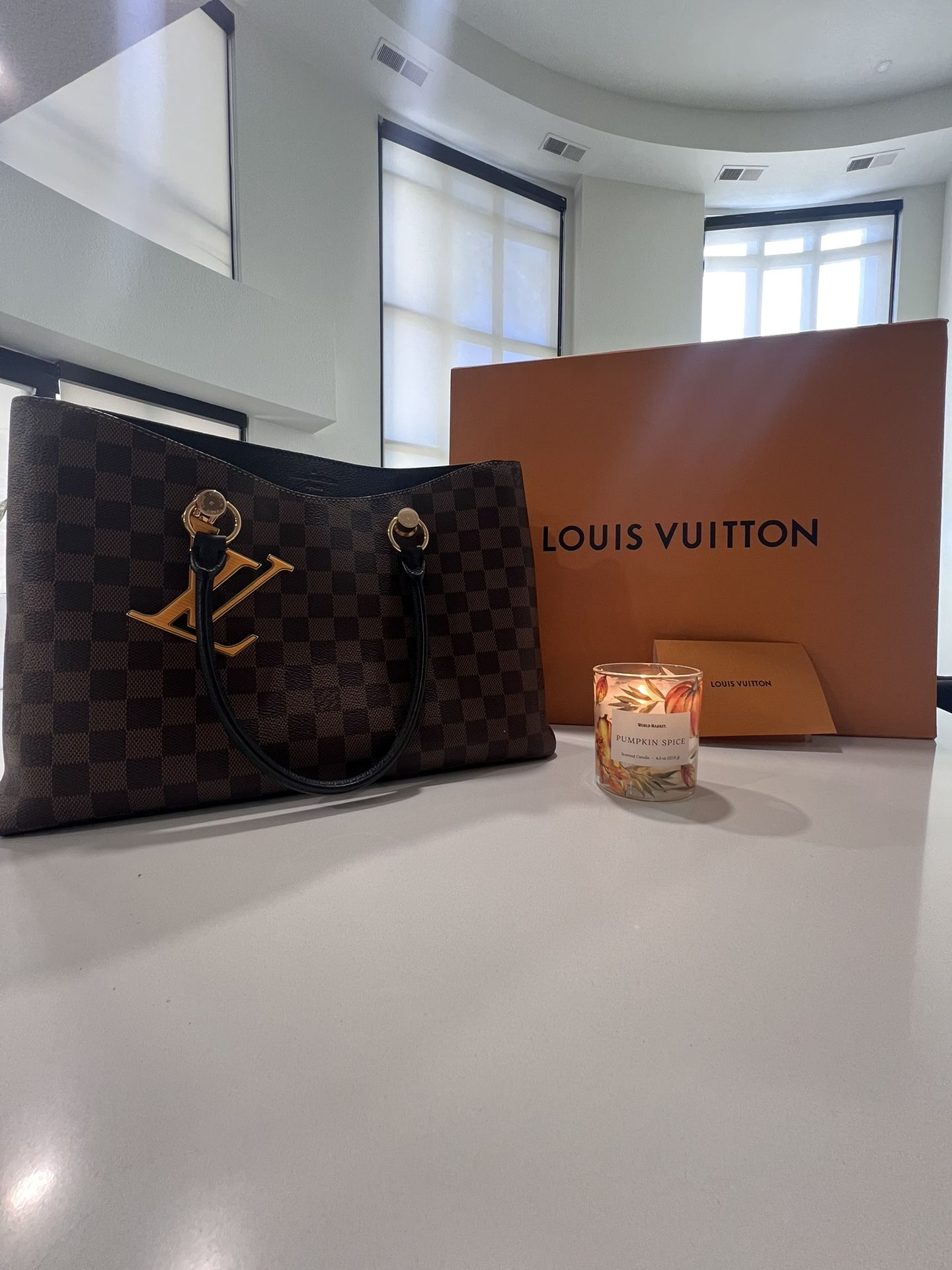 Authentic Louis Vuitton Handbag – Pristine Condition with Box & Papers!