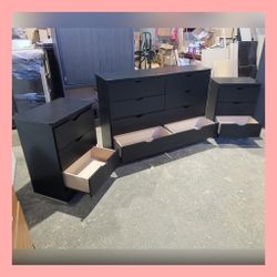 Dresser And Nightstands 