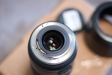 Canon zoom lens 70-300mm is usm