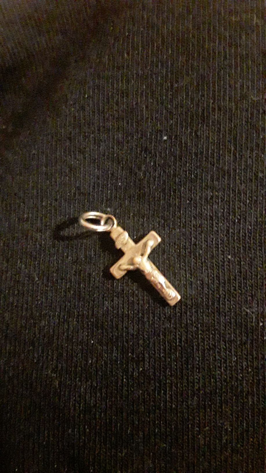 Small cross pendant