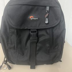  Lowepro Micro Trekker 200 Black Camera Bag Backpack Case Excellent Condition . Very gently used in excellent condition