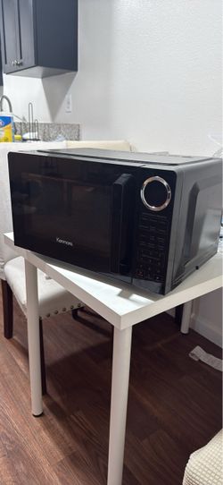 Kenmore 0.9 Cu. Ft. 900W Countertop Microwave