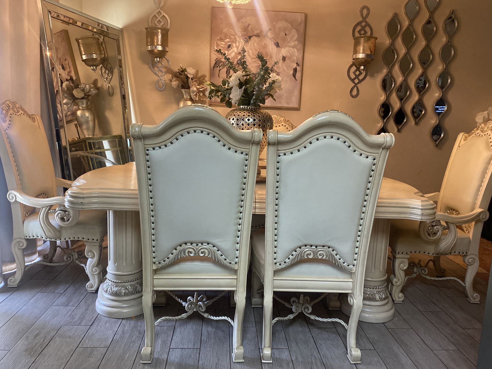 Elegant Design Dining Table