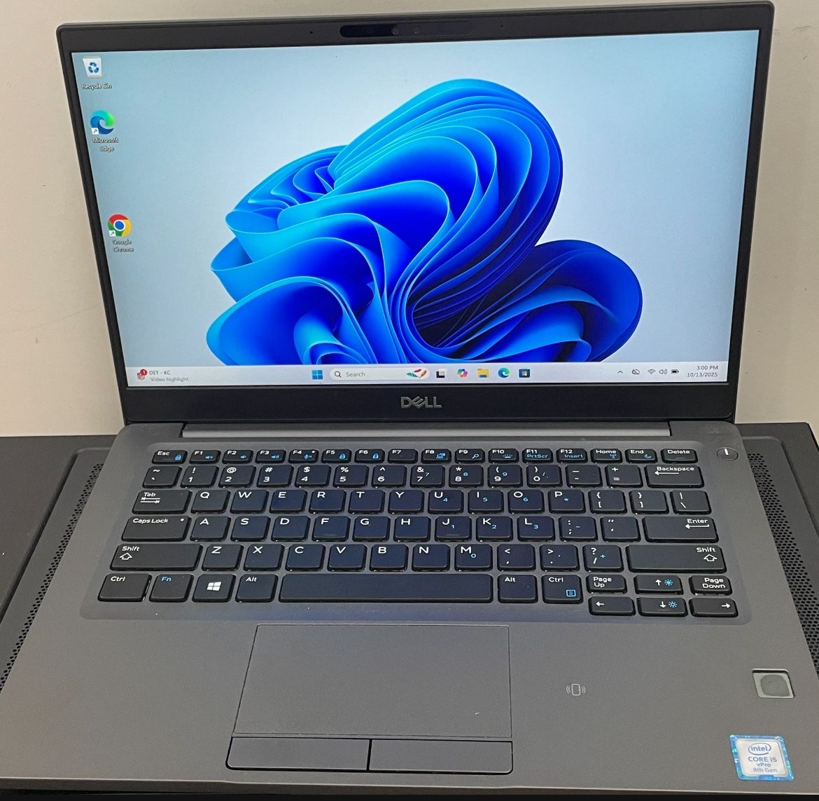 Refurbished Dell Latitude 7390 Laptop 13.3 Touchscreen Display, Intel Core i5, 256GB SSD, 16GB RAM, Windows 11 Pro