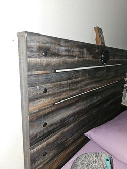 FULL SIZE HEADBOARD , FOOTBOARD. SIDE BOARDS AND BED RAILS /SCREWS, ALL COMPLETE