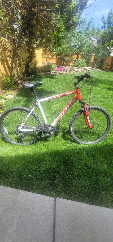 Mens Trek Mountain Bike