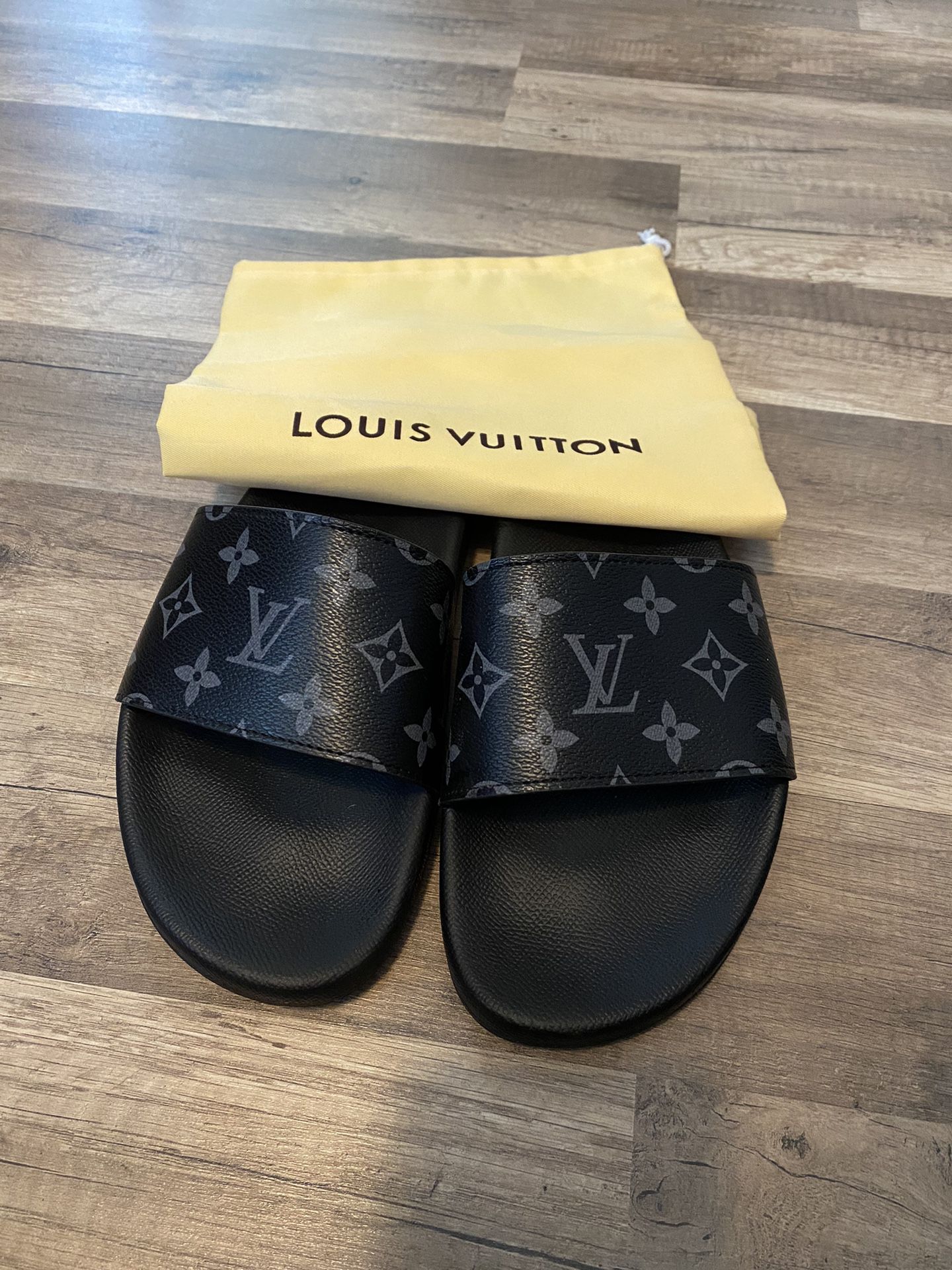 Louis Vuitton slides 