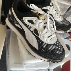 Puma sneakers Women’s 7