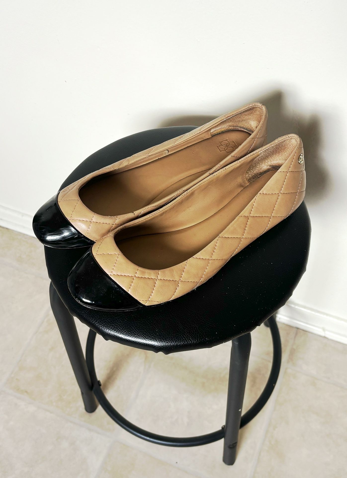 Ann Taylor Beige Quilted Ballet Flats (Sz 9.5)