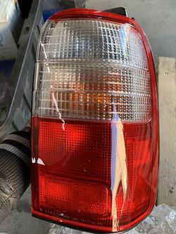 1997-2000 Toyota 4Runner Right Side Taillight/ Aftermarket